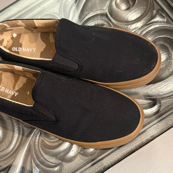 Old Navy 4 Boys Black and Tan Kids Slip-On Sneakers - Picture 2 of 9